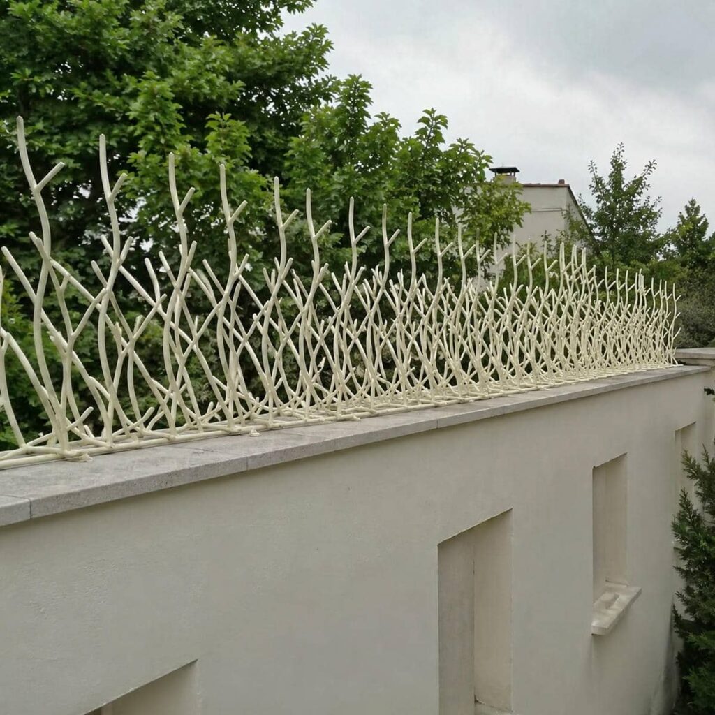 خدمات نصب حفاظ دیوار کوتاه حیاط از بررسی تا اجرا در کرمان