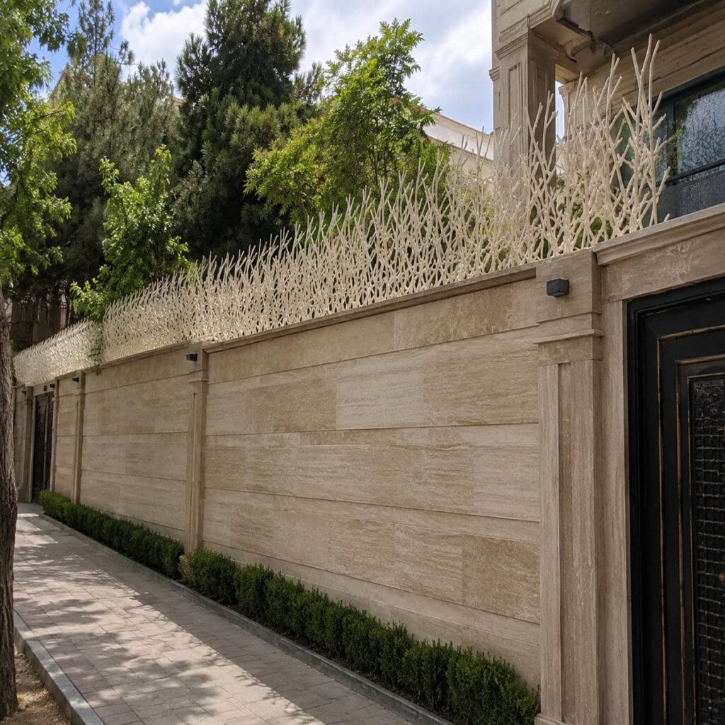 نصب حفاظ دیوار مدرن خطی روی کلاف فلزی در کرمان