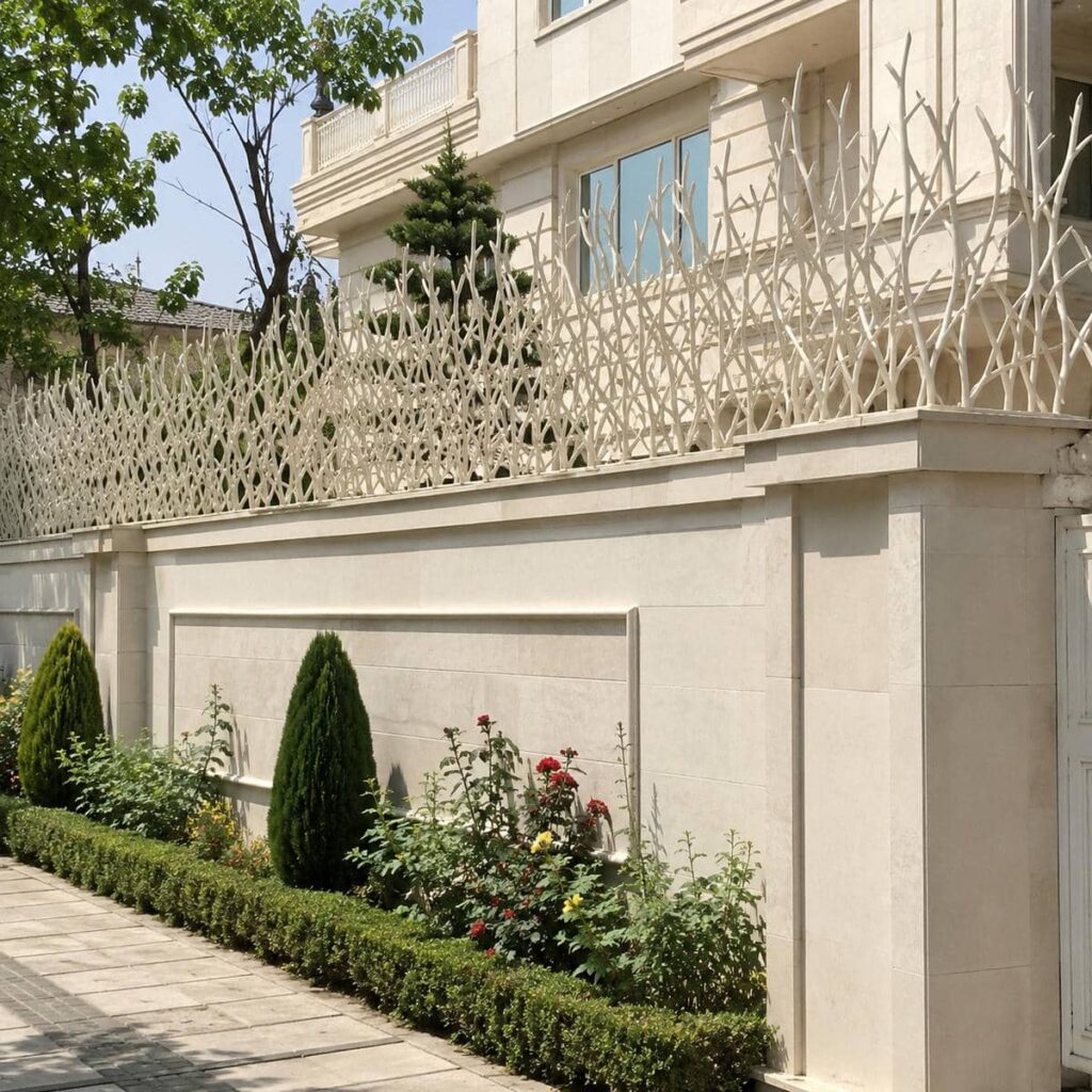 ساخت حفاظ روی دیوار حیاط مسکونی با متریال مقاوم در کرمان