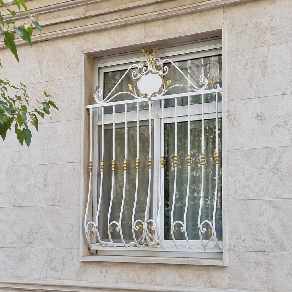 اجرای حفاظ پنجره بالکن تراس با خطوط عمودی در کرمان