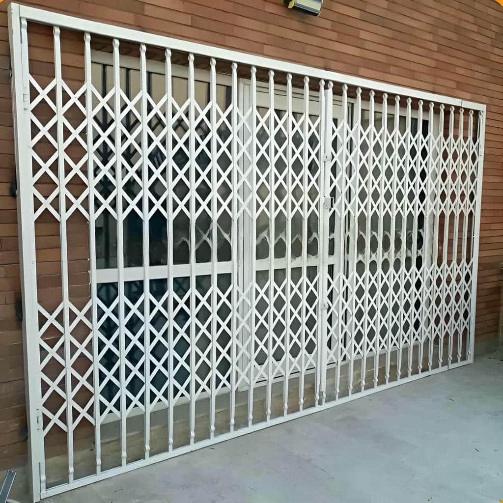 درب آکاردئونی فلزی ویلایی در کرمان نمای روبرو