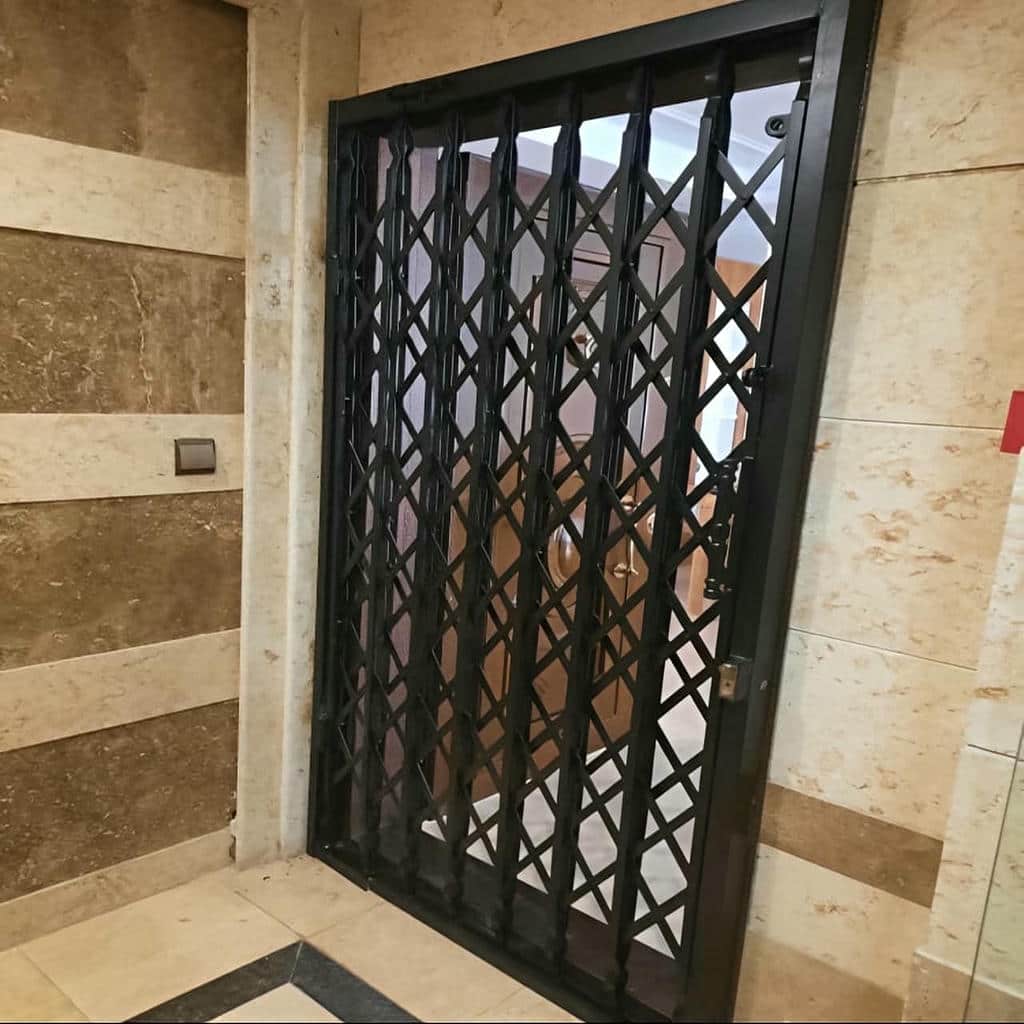 درب آکاردئونی کرمان با طراحی ورودی آپارتمان