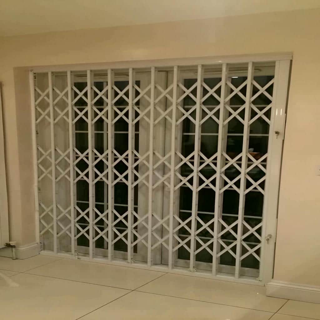 درب آکاردئونی آپارتمان کرمان ورودی کم عرض