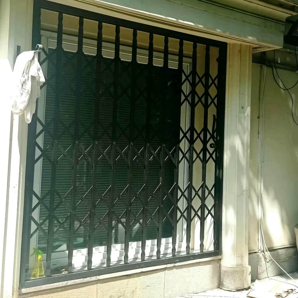 درب حفاظتی آپارتمان مدرن اجرا شده در کرمان