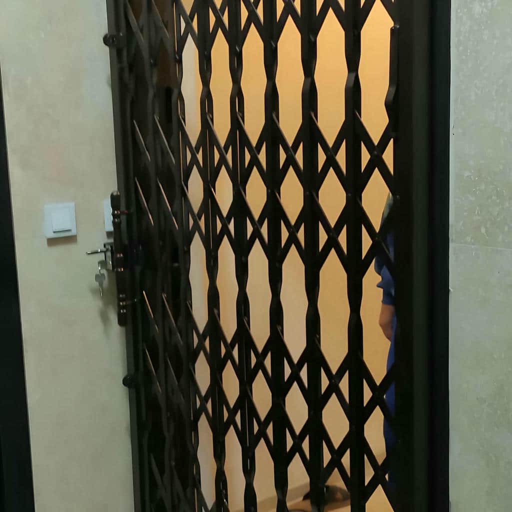 درب آکاردئونی ضد سرقت با فرم جمع شونده