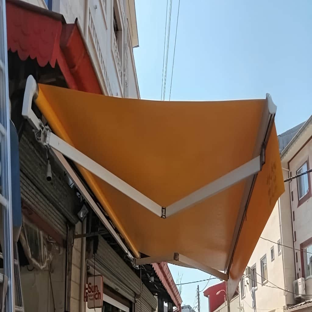 سایبان برقی کم صدا بالکن مسکونی کرمان
