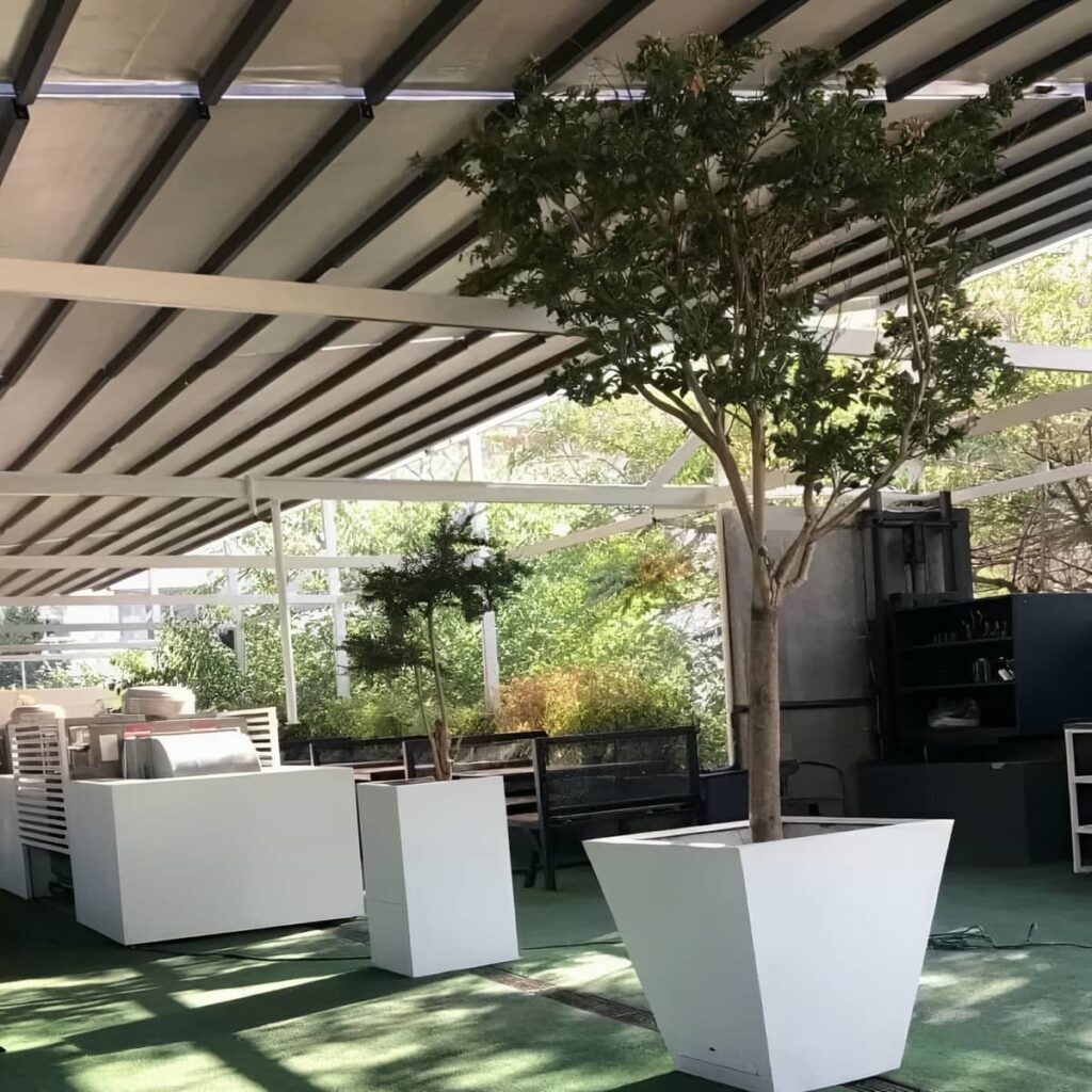 سایبان حیاط با پوشش روشن کرمان