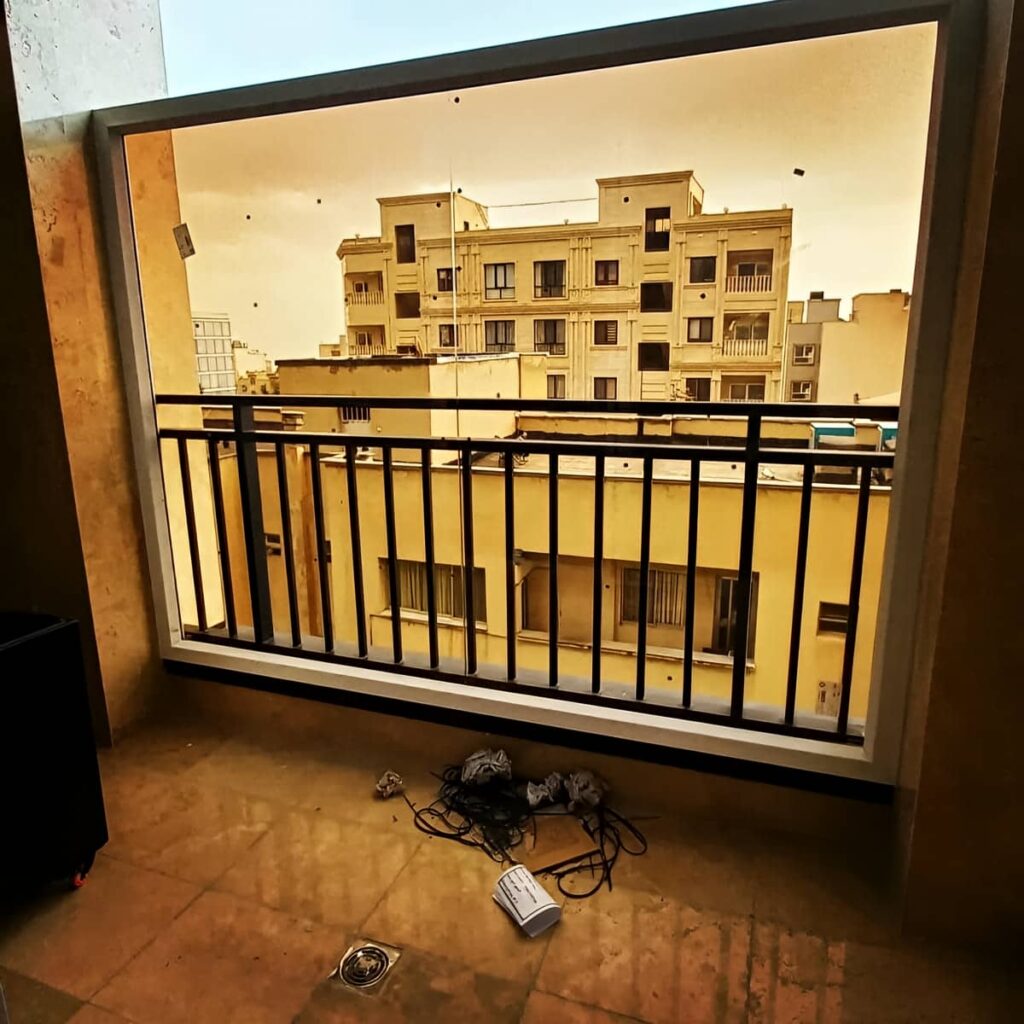نرده تراس فلزی ساختمان مسکونی در کرمان