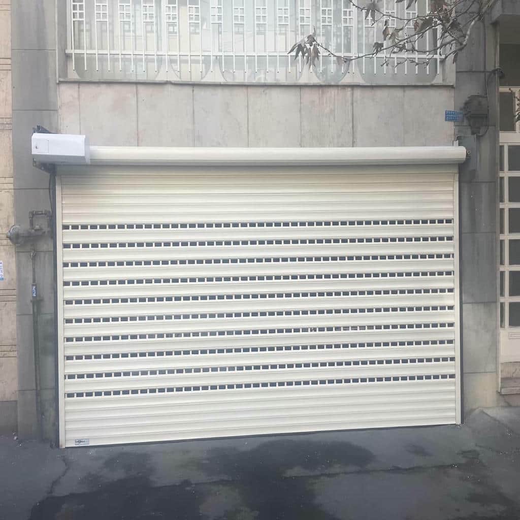 کرکره اتوماتیک طوسی پارکینگ باغ در کرمان