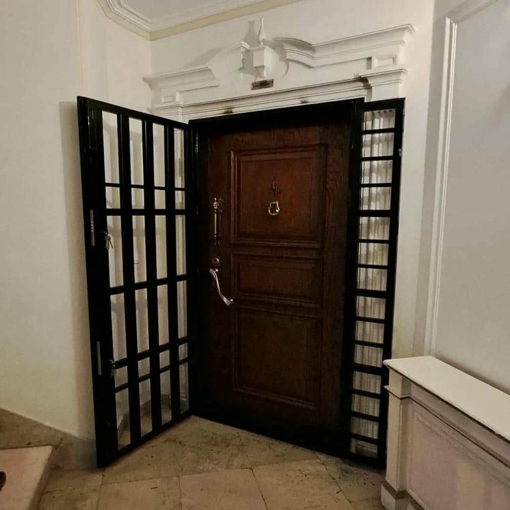 حفاظ کرکره ای طرح مدرن ورودی