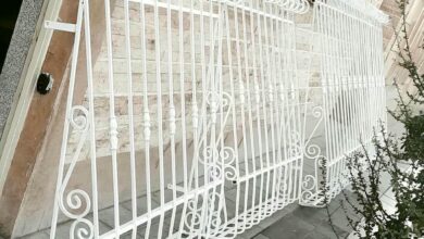 حفاظ پنجره آهنی مشکی ساختمان مسکونی کرمان