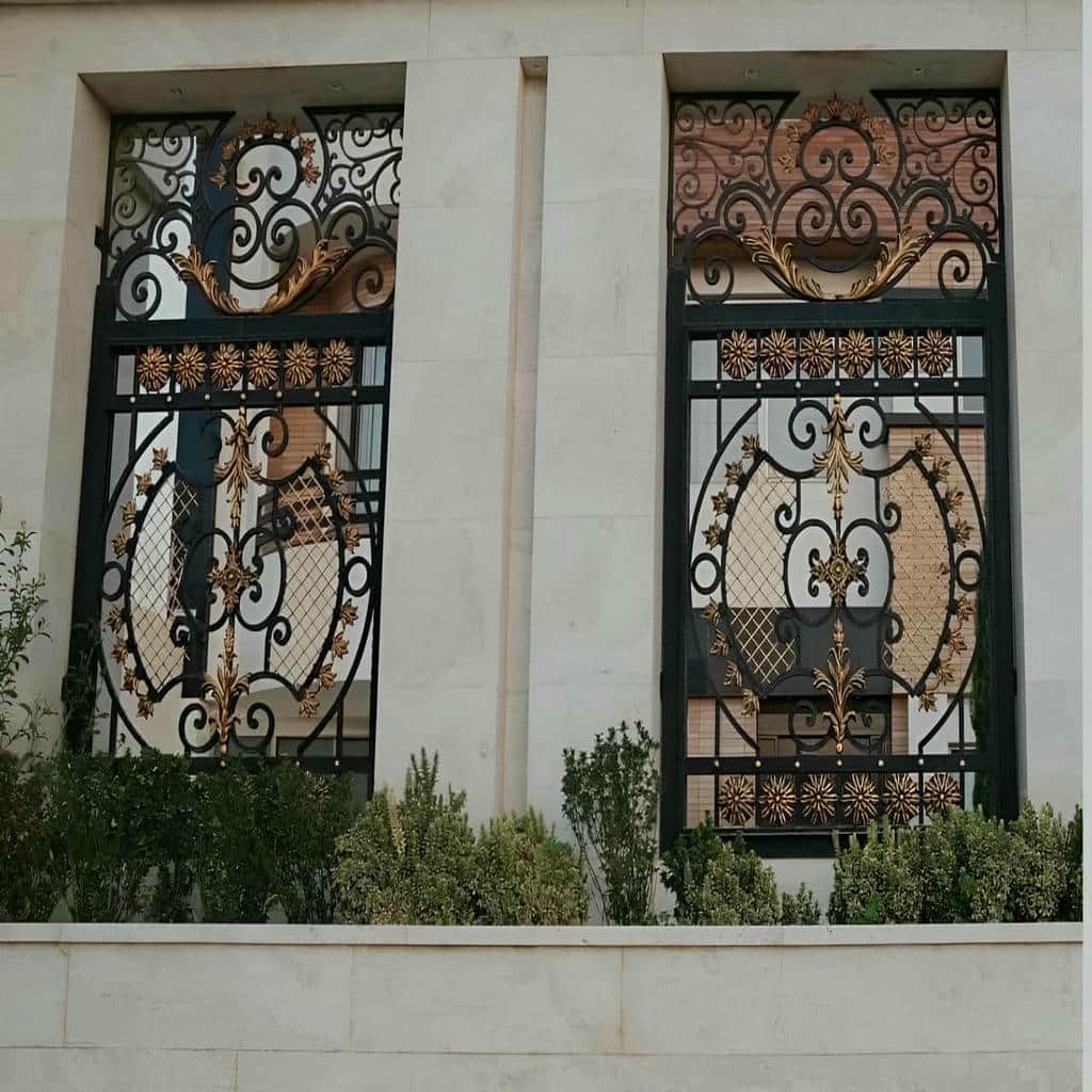حفاظ پنجره مشکی با طراحی اقتصادی