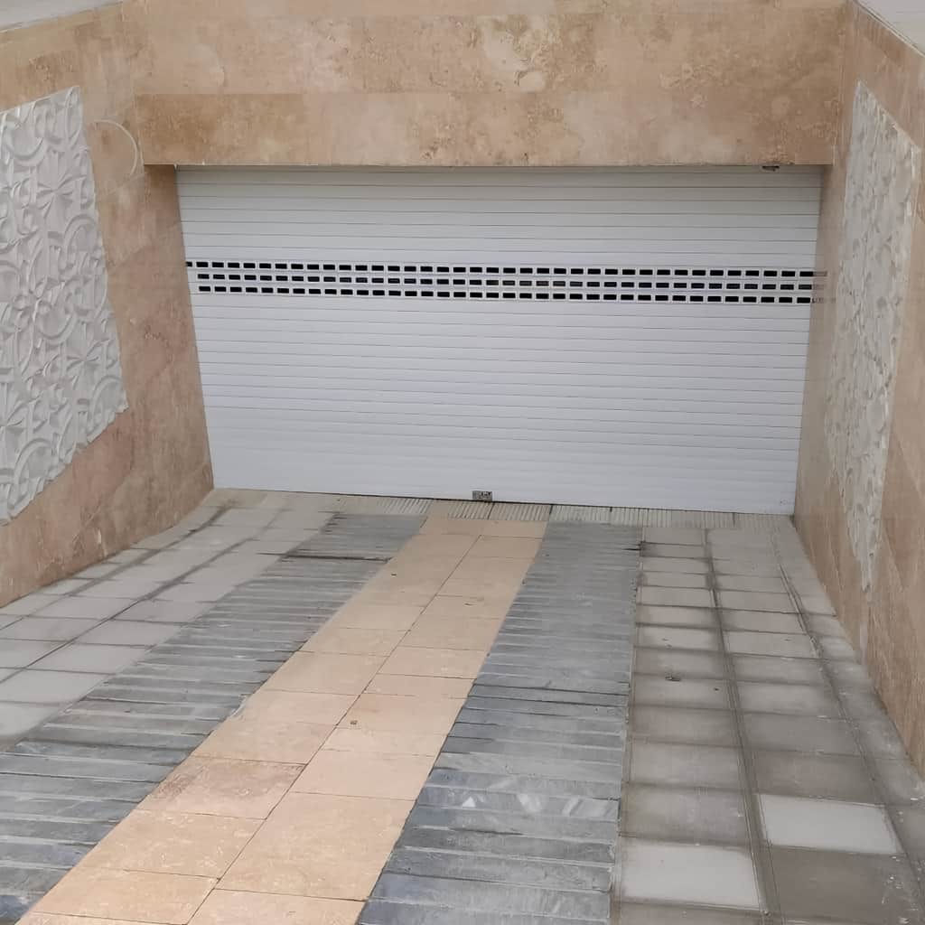 کرکره پارکینگ رنگ خاکستری مدرن