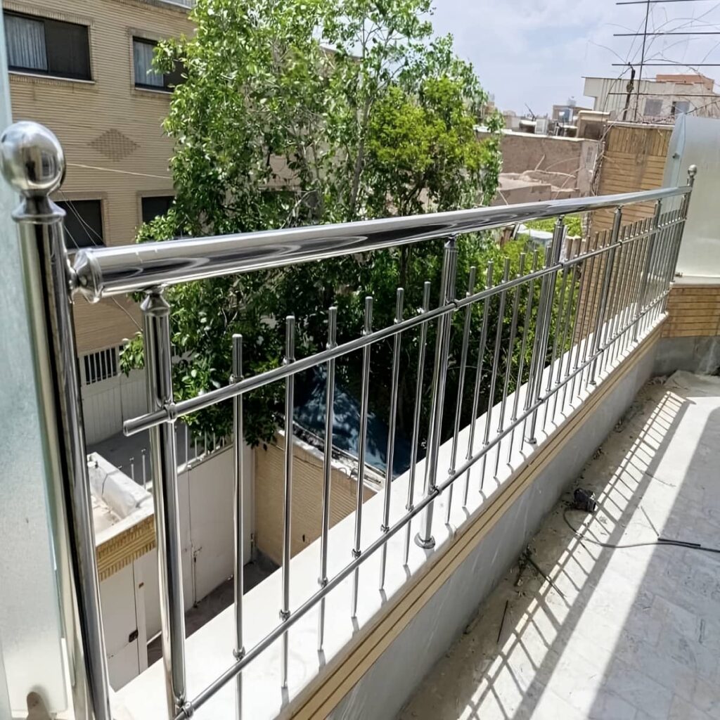 دست انداز راه پله با فرم ساده