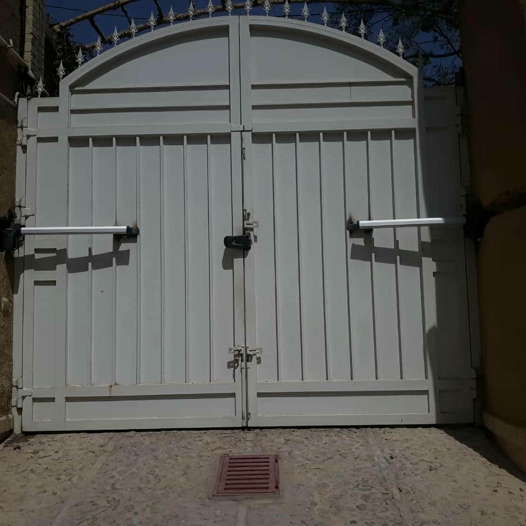 جک پارکینگی بازویی مشکی ساختمان