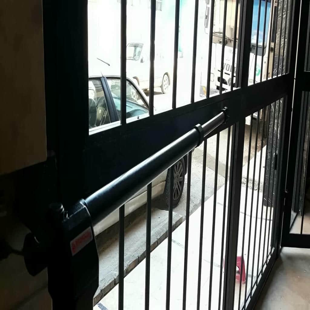 جک ریموت دار کنار دروازه مینیمال کرمان