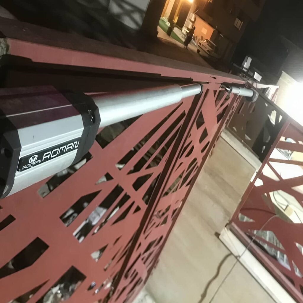 جک پارکینگ ایرانی ریلی کرمان در ورودی ساختمان