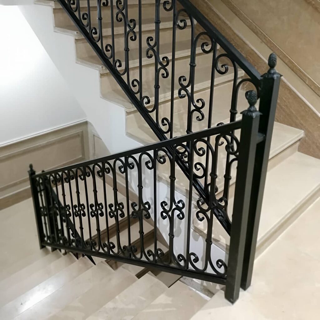 هندریل فرفورژه با جزئیات تزئینی
