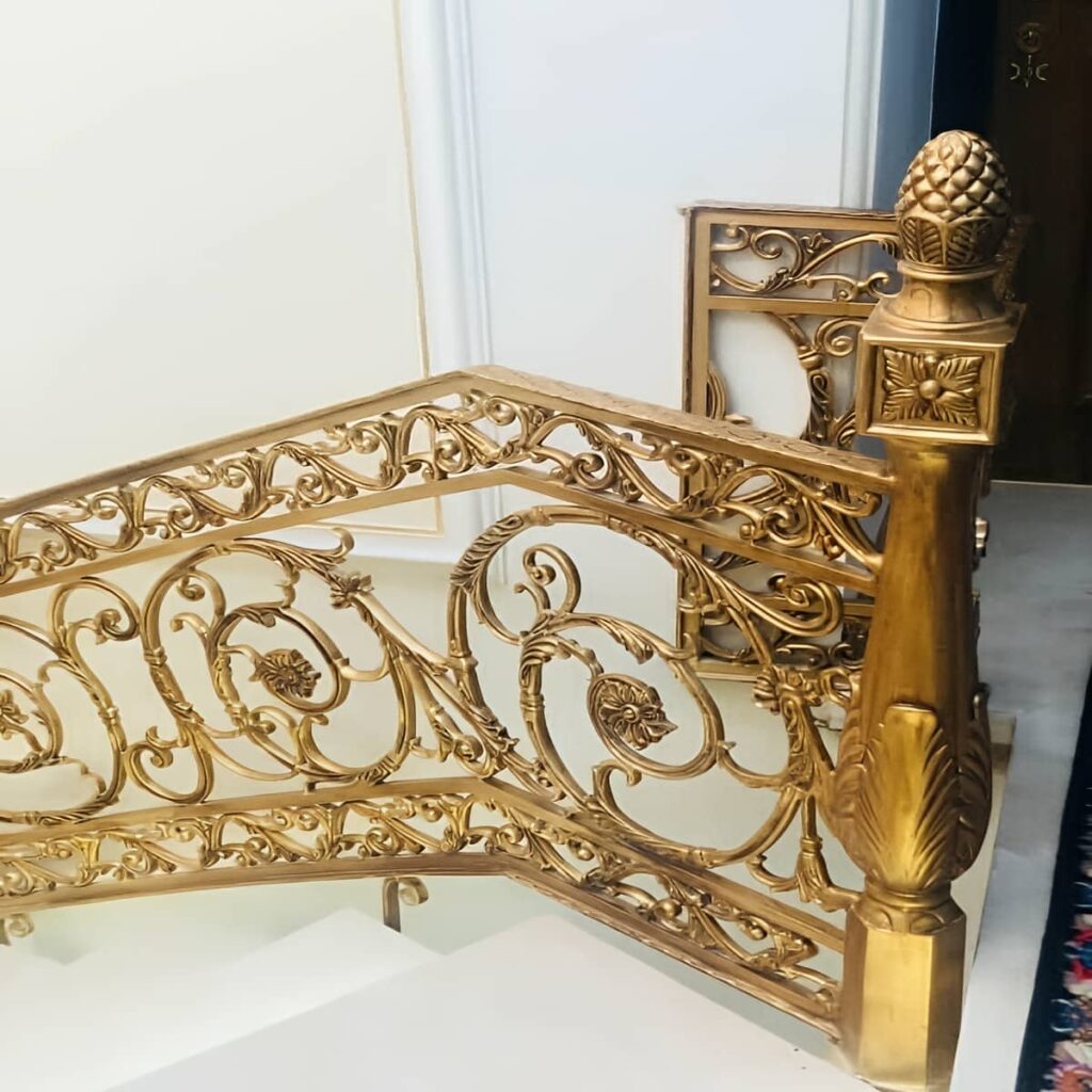 نرده پله کلاسیک فرفورژه در کرمان