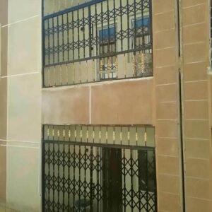 حفاظ پنجره متحرک کرمان با طرح فلزی هماهنگ نما